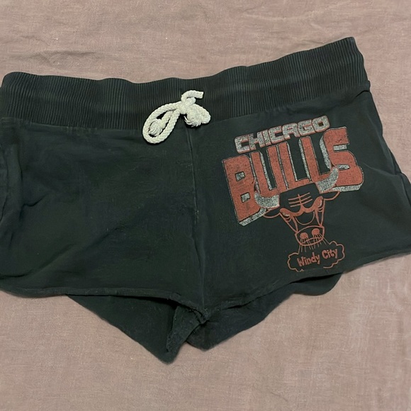 Chicago Bulls Shorts - Picture 2 of 3